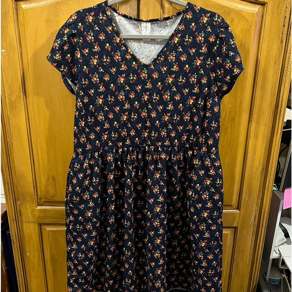 V-neck a-line dress w/ pockets.  Navy floral